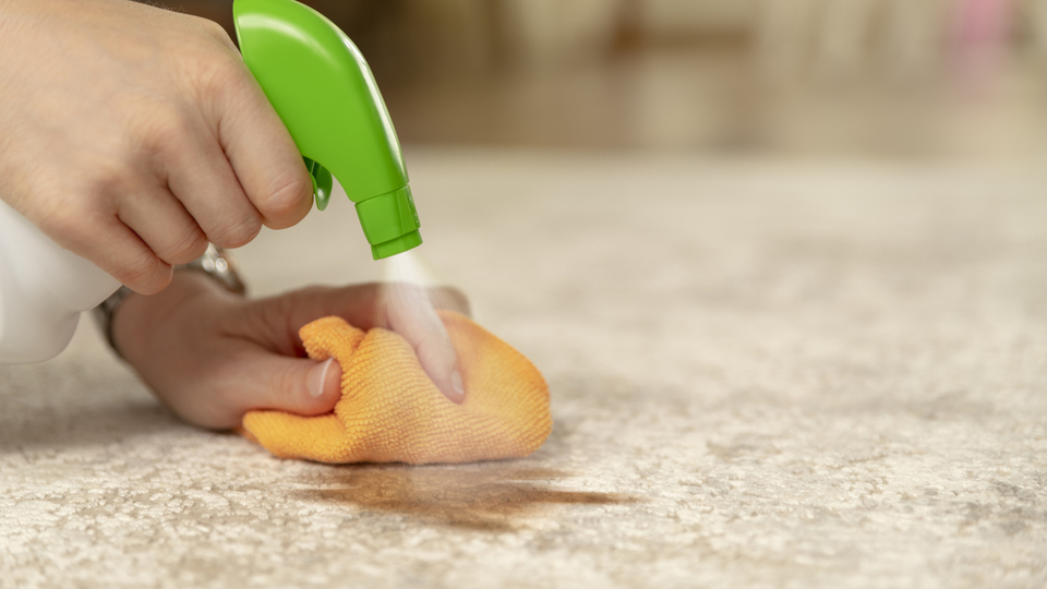 Şarap lekesi çıkarma yöntemleri