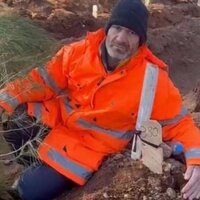 Yeni evine yerleşti