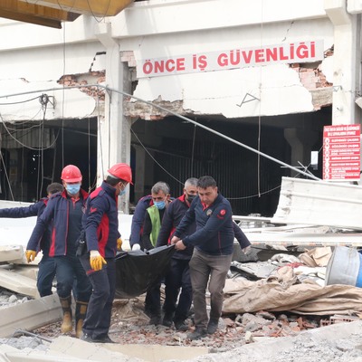 Birkaç tencere uğruna!