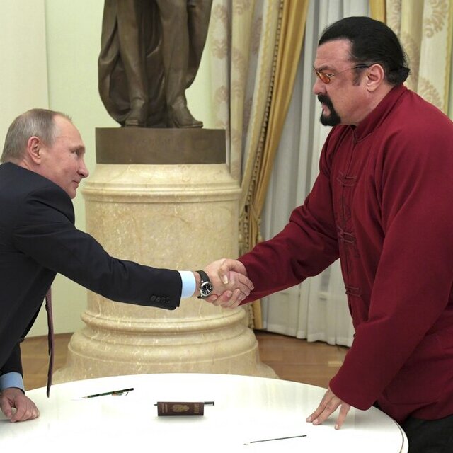 Putin'den ABD'li ünlü oyuncuya dostluk nişanı
