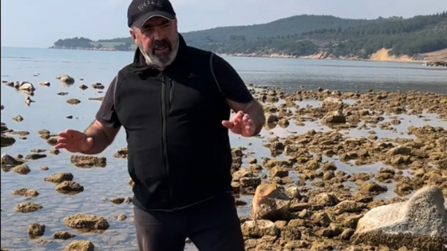 Yüzdükleri yerde yürümeye başladılar! 60-70 metre çekildi