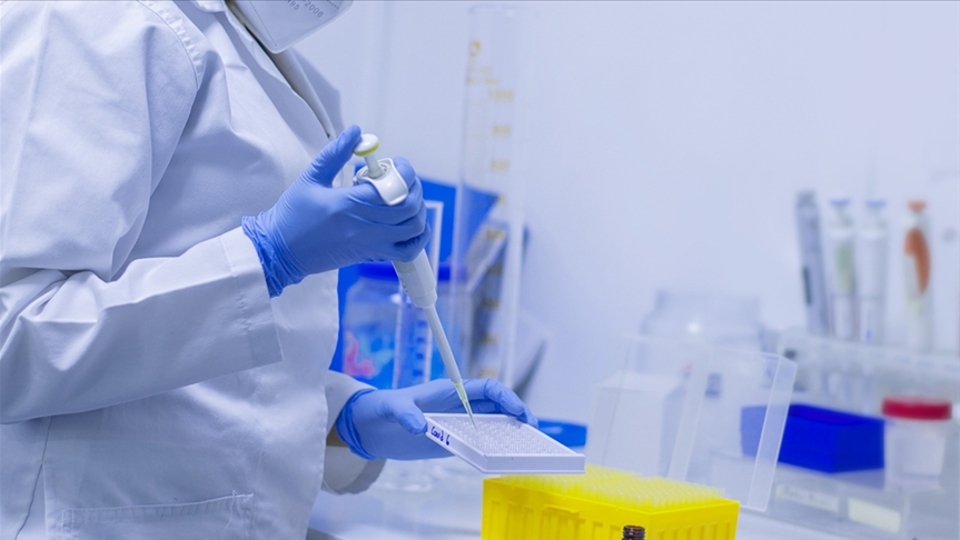 Yapay zeka ile tasarlanmış ilk Covid-19 ilacının klinik denemeleri başladı