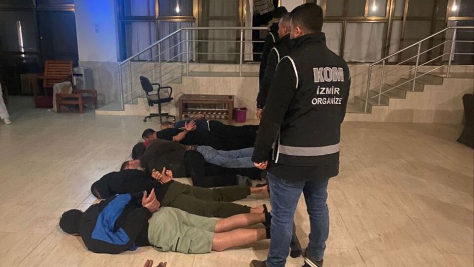 İzmir merkezli suç örgütü çökertildi: 30 gözaltı