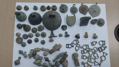 İzmir'in iki ilçesinde tarihi eser baskını: 92 parça