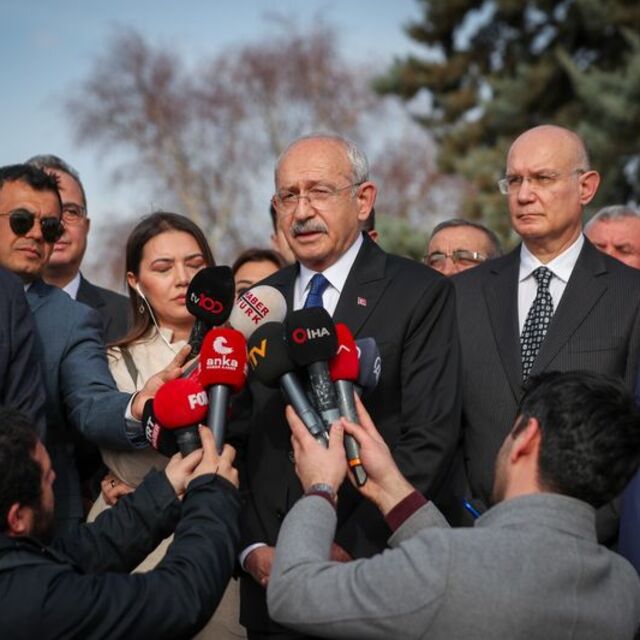 Baykal mezarı başında anıldı