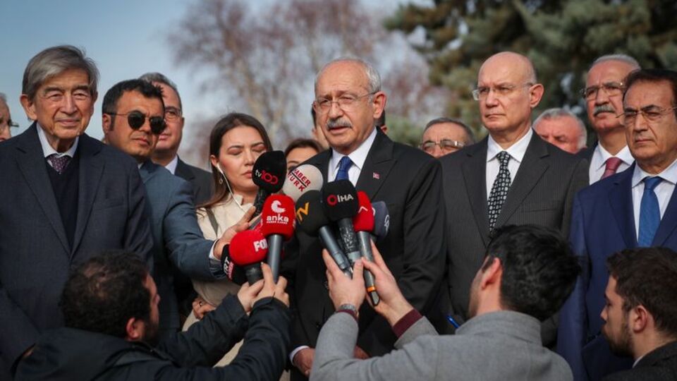Baykal mezarı başında anıldı