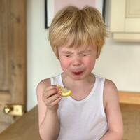 Ekşi yemek neden yüzümüzü buruşturur?