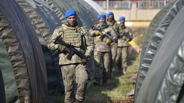 TSK deprem bölgesinde devriye görevine devam ediyor