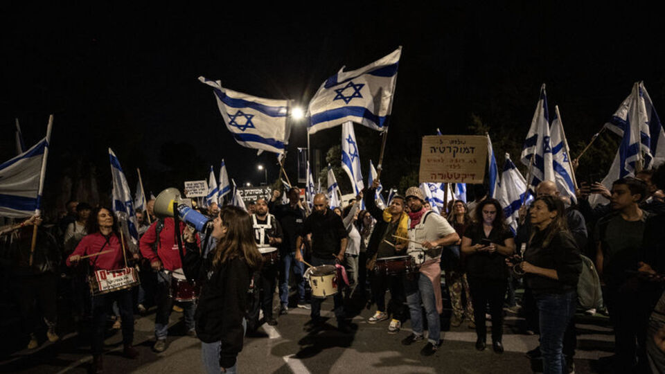 Netanyahu'nun eşi kuaförde mahsur kaldı