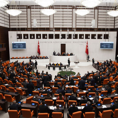 Meclis'te Kızılay tartışması! Vekillerden sert eleştiriler