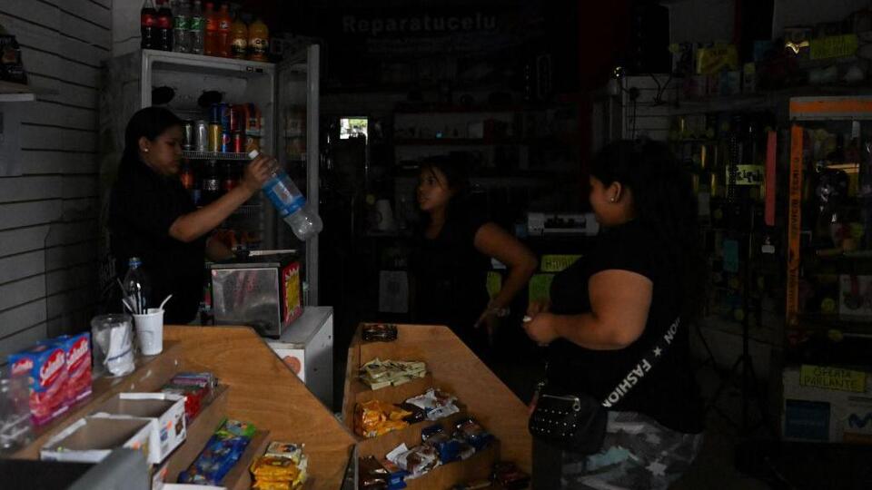 Arjantin'de yüksek gerilim hatlarına zarar veren yangın, ülkenin yarısından fazlasını elektriksiz bıraktı