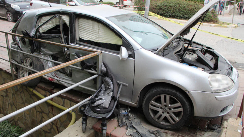 Depremzeler trafik kazası geçirdi: 3 ölü, 4 yaralı