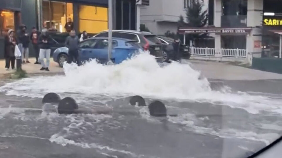 Rögardan taşan sular caddeyi kapladı