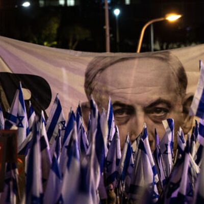 Protestolar sürüyor: Netanyahu'nun eşi kuaförde mahsur kaldı