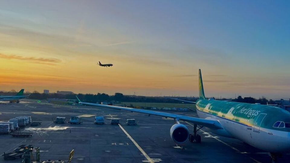 Dublin Havalimanı uçuşlara yine kapatıldı