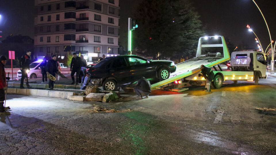 3 otomobilin karıştığı kazada 5 yaralı