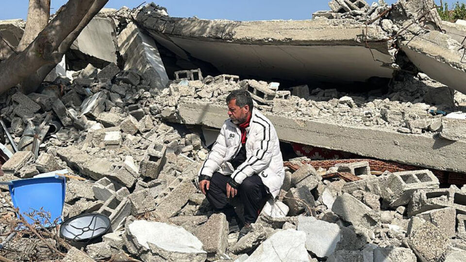 90 bin kitabı vardı! 30 yıllık emeği depremde yok oldu