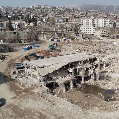 Pırlanta Apartmanı enkazı kaldırıldı; 13 kişiye ulaşılamadı