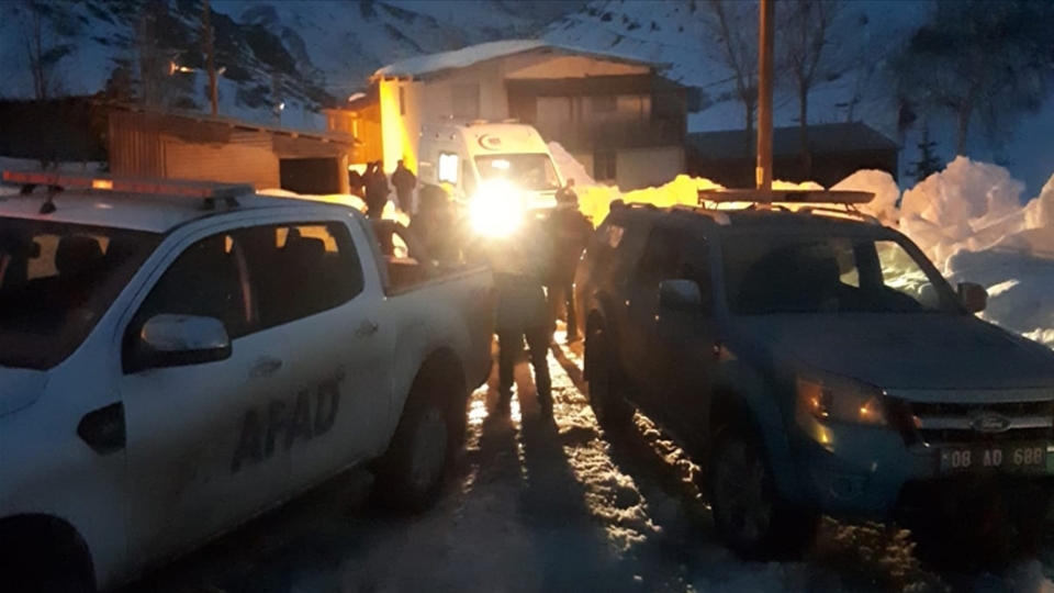 Artvin'de yaralanan dağcılar bölgeden çıkarıldı