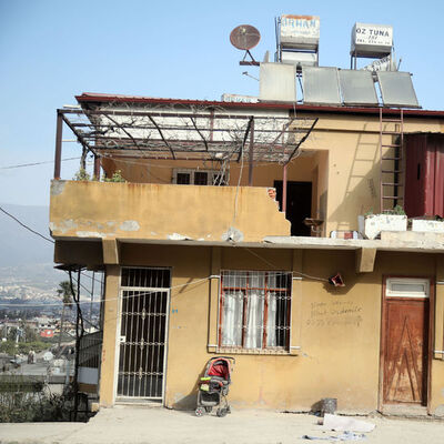 Telefon numaralarını yazıp gittiler