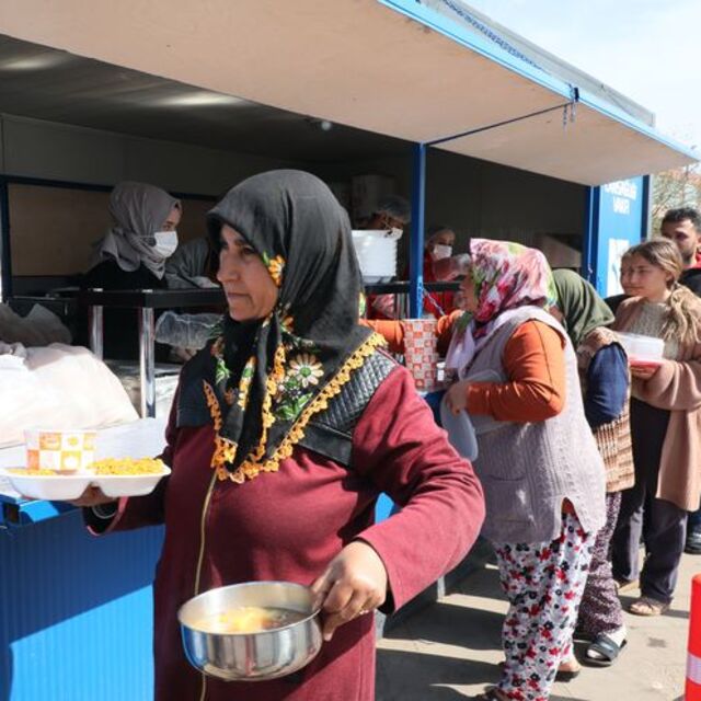 Kahramanmaraş'ta 6 Şubat'tan bu yana 23 milyon öğün yemek verildi