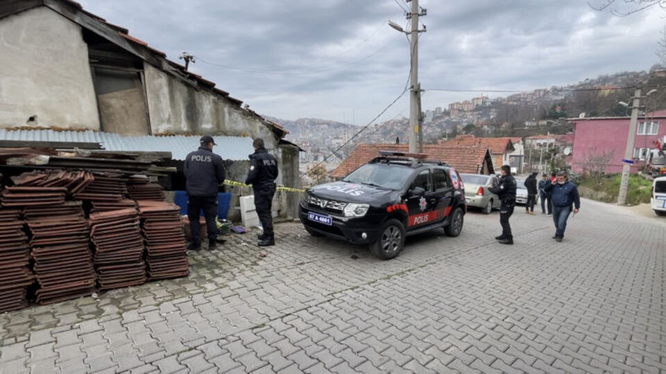 Genç kadın evinde silahla vurulmuş halde bulundu