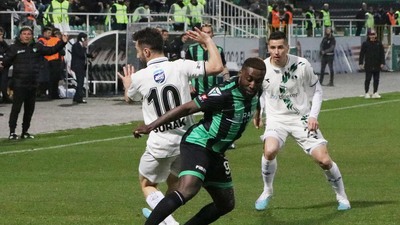 Sakaryaspor 3 puanı tek golle aldı