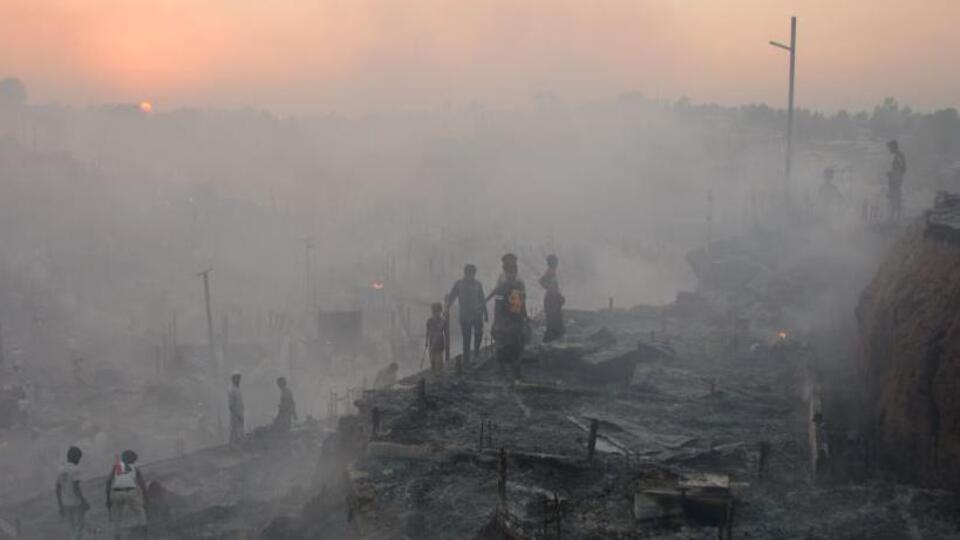 Dünyanın en büyük mülteci kampında yangın çıktı, 12 bin Arakanlı Müslüman barınaksız kaldı