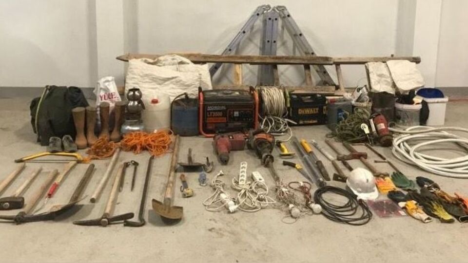 İzinsiz kazı yapan 4 kişi suçüstü yakalandı