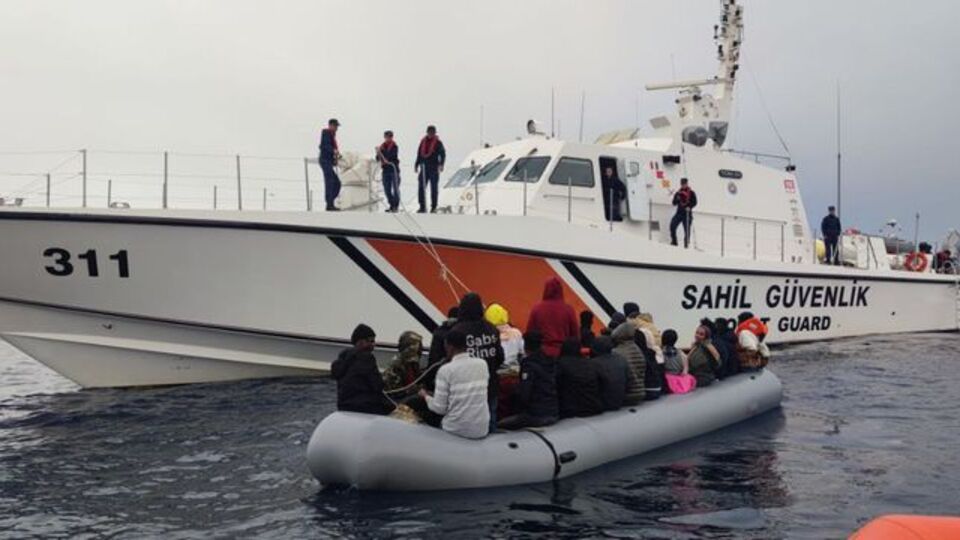 Kuşadası açıklarında 35 düzensiz göçmen kurtarıldı​​​​​