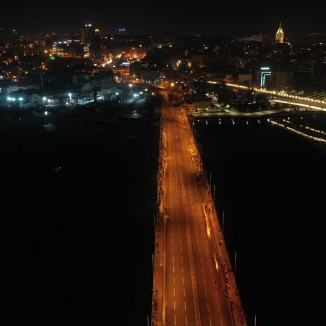 Atatürk ve Yeni Galata köprüleri trafiğe açıldı