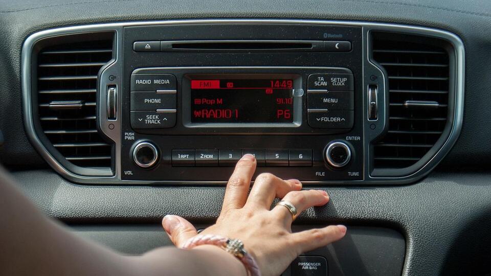 Belçika radyolarından depremzedeler için ortak kampanya: SMS ile istenen her şarkıyla 1 euro yardım yapıldı