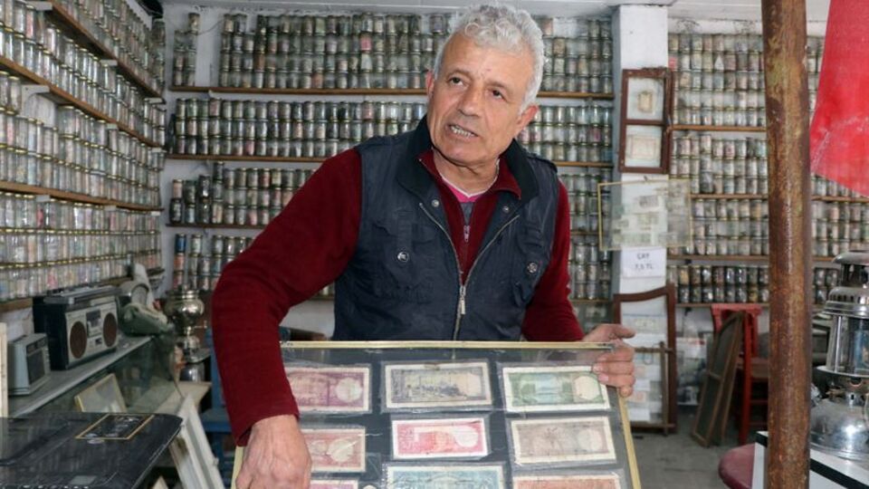 Müzesinin en kıymetli paralarını depremzedeler için satışa çıkardı