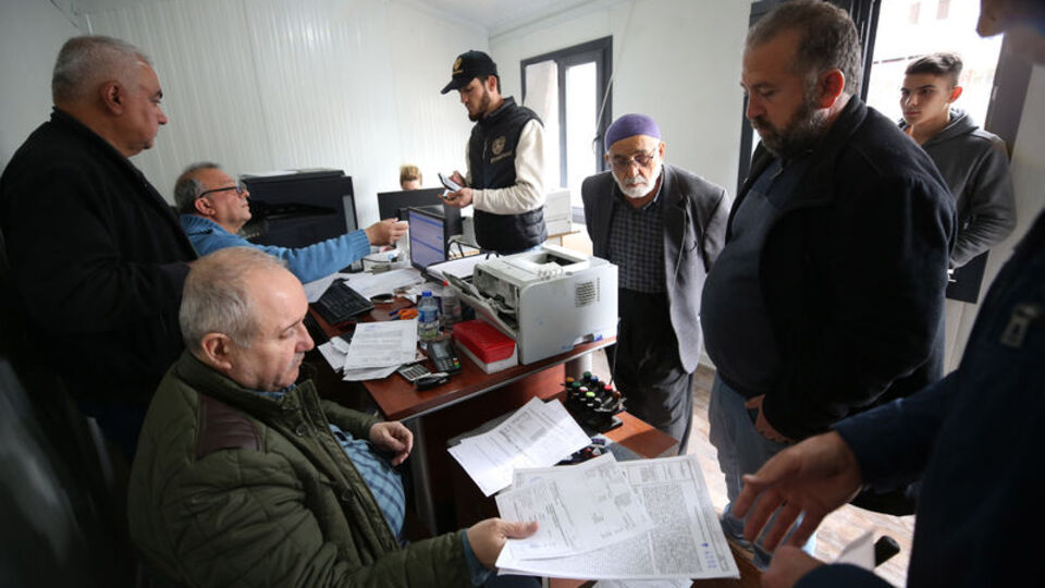 Kahramanmaraş'ta noterler konteynerlerde hizmet veriyor