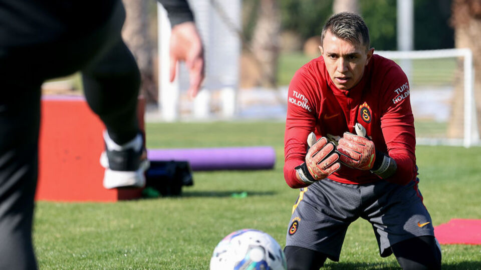 G.Saray'a Muslera müjdesi!