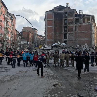 Malatya'da 6 katlı bina çöktü! Enkazda arama çalışması tamamlandı