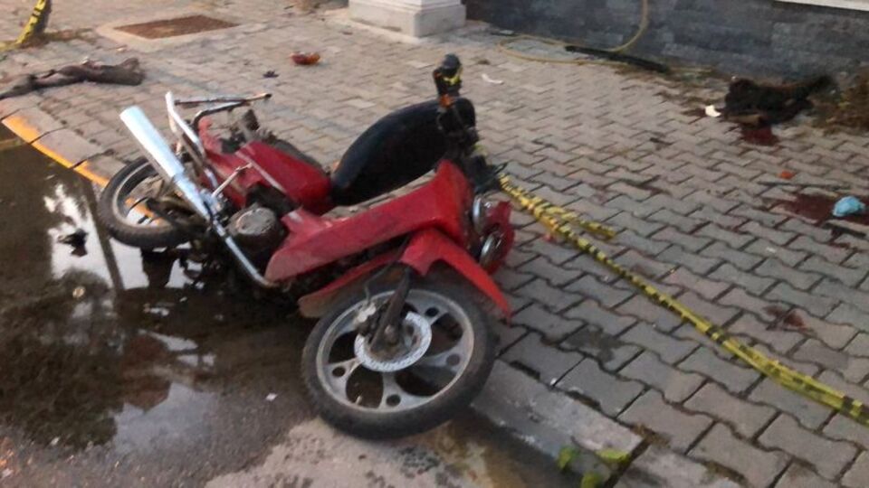 Minibüsle motosiklet çarpıştı: 1 ölü, 1 yaralı