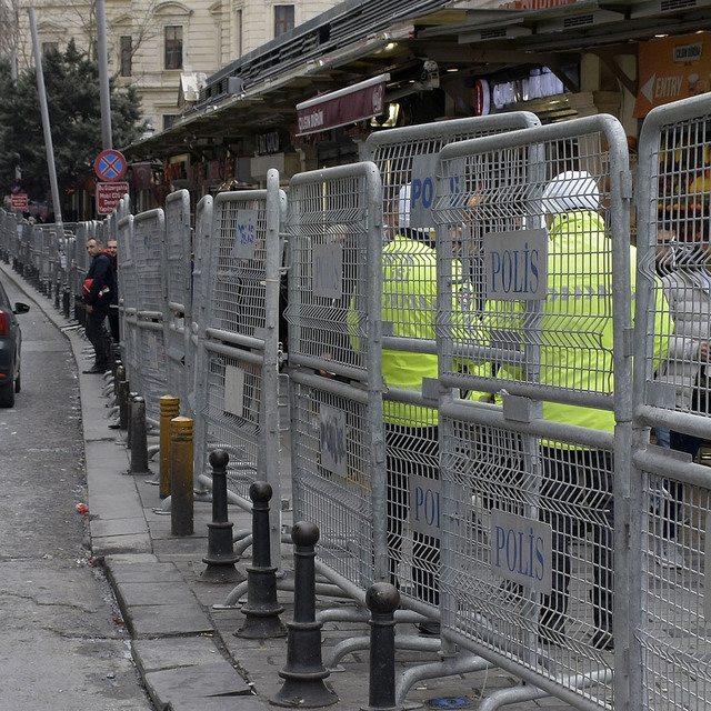 Taksim Meydanı bariyerlerle çevrildi