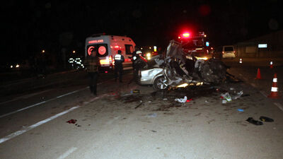 Otomobil, kamyonetle çarpıştı: 2 ölü, 4 yaralı