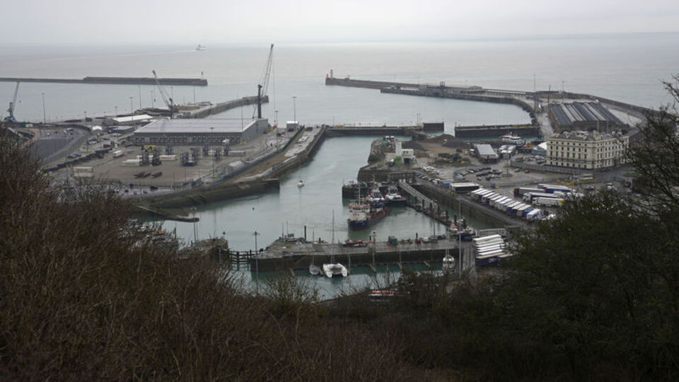 İngiltere'de uçuşlar ve eğitimde aksama