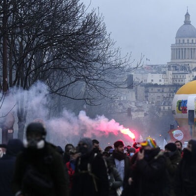 Fransa'da gençler de sokağa çıktı!