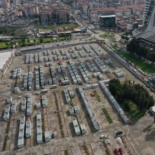 İzmir'deki konteyner kent depremzedelere hazırlanıyor