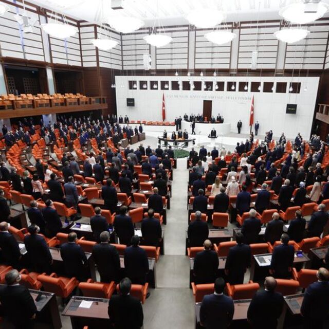 Meclis çalışmalarına devam edecek mi?