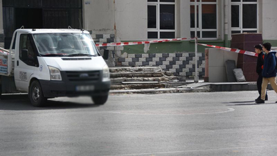 Depremde hasar gören anaokulu boşaltılıyor