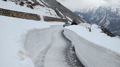 Hakkari'de kar 4 metreye ulaştı