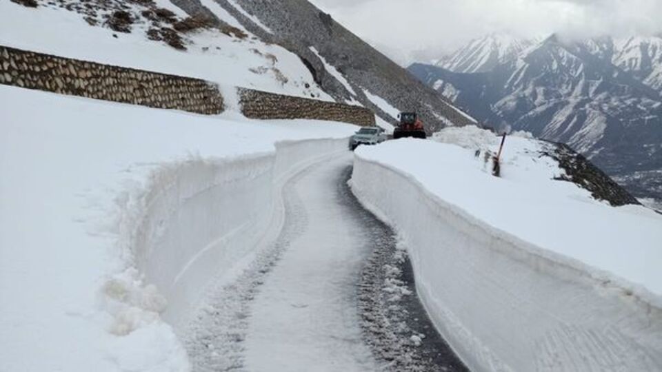 Hakkari'de kar 4 metreye ulaştı