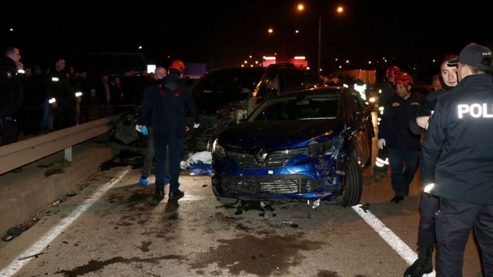 5 aracın karıştığı trafik kazasında 1 kişi öldü, 4 kişi yaralandı