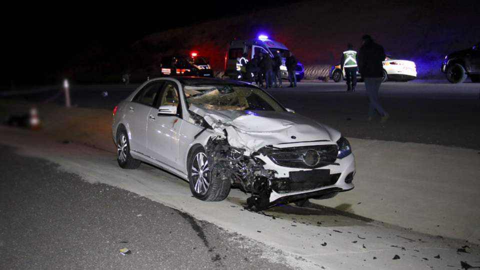 Otomobille çarpışan motosikletteki 2 kişi öldü