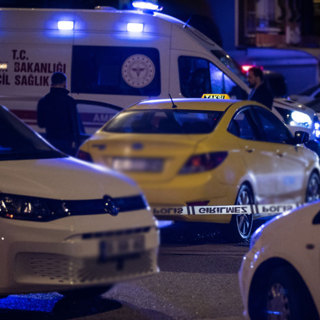 Kız arkadaşını öldürüp takside intihar etti!