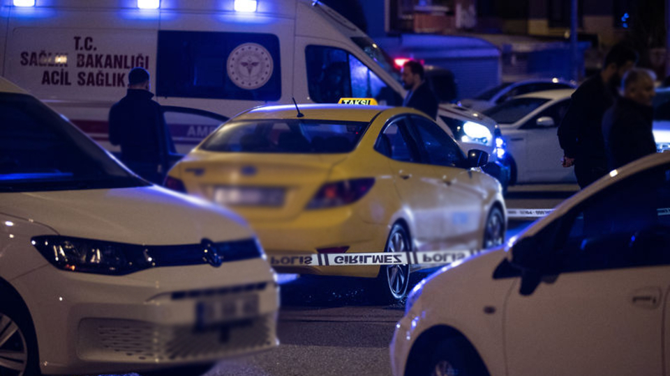 Kız arkadaşını öldürüp takside intihar etti!